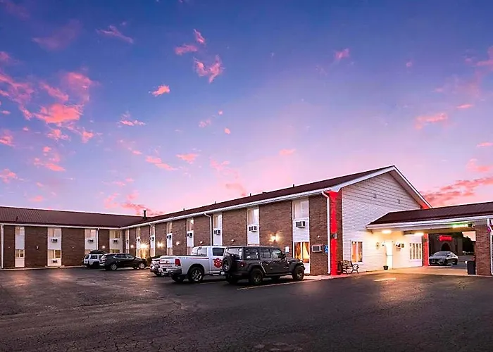 Econo Lodge Inn & Suites Escanaba North